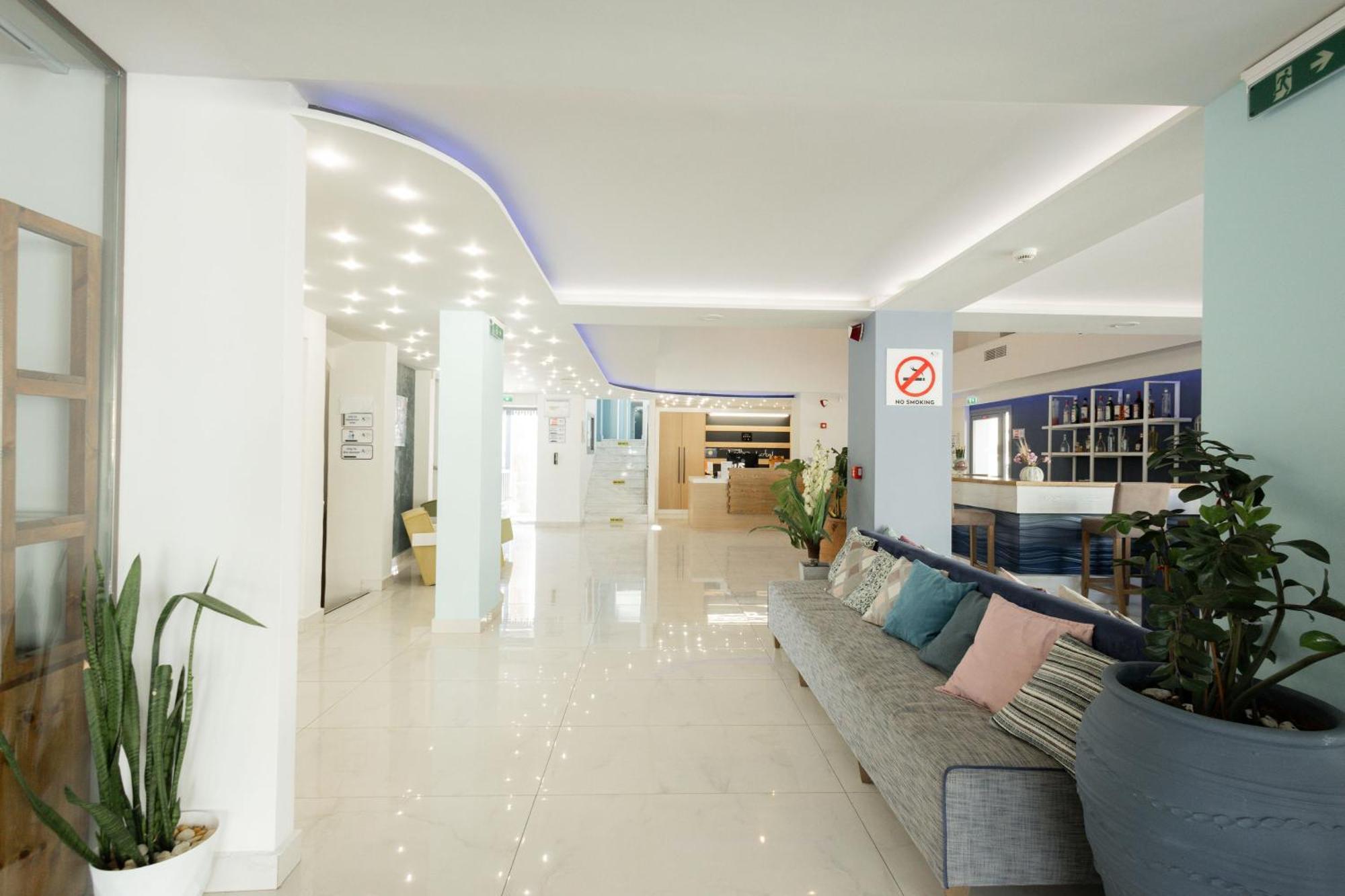 Pollis Hotel Hersonissos  Bagian luar foto