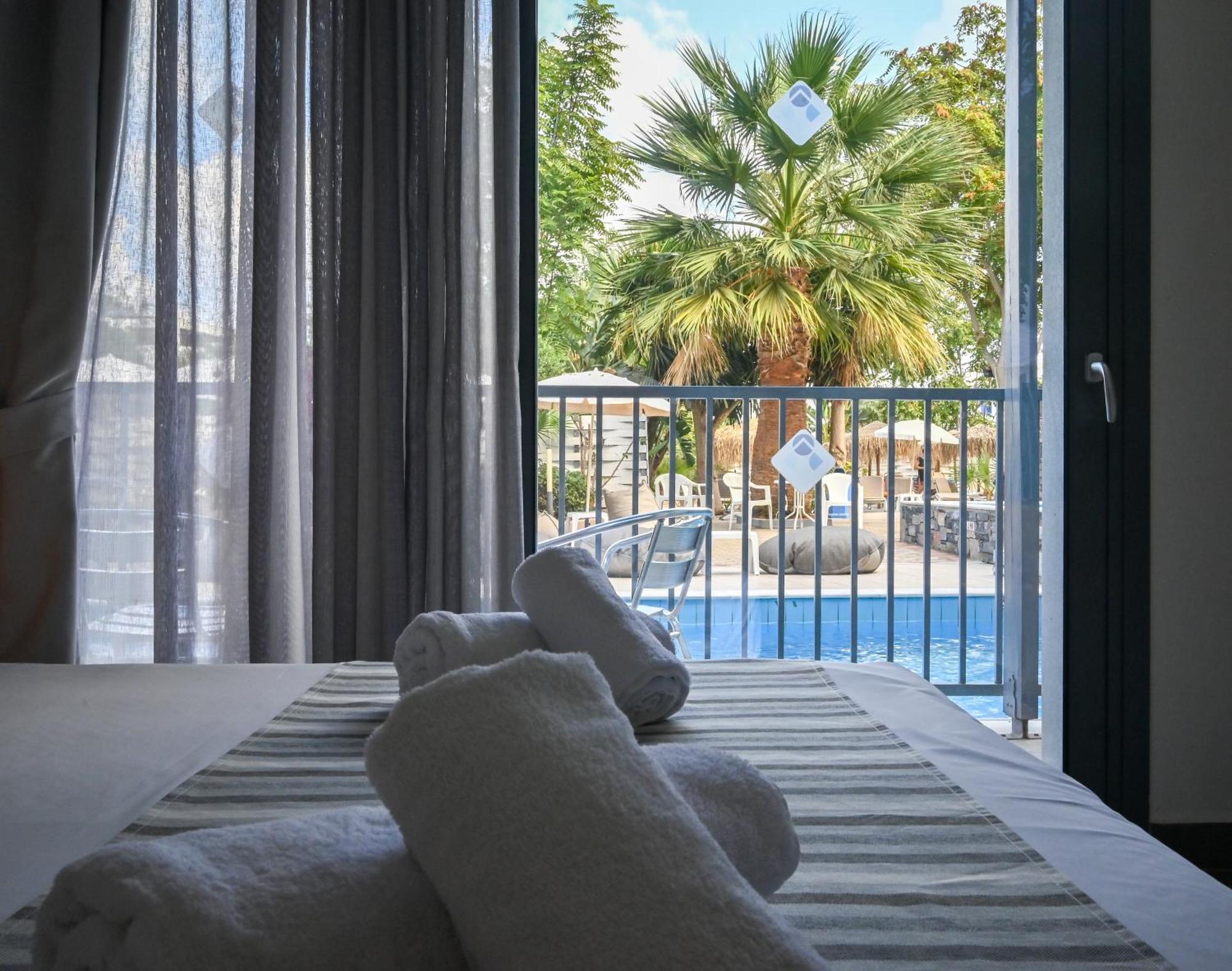 Pollis Hotel Hersonissos  Bagian luar foto