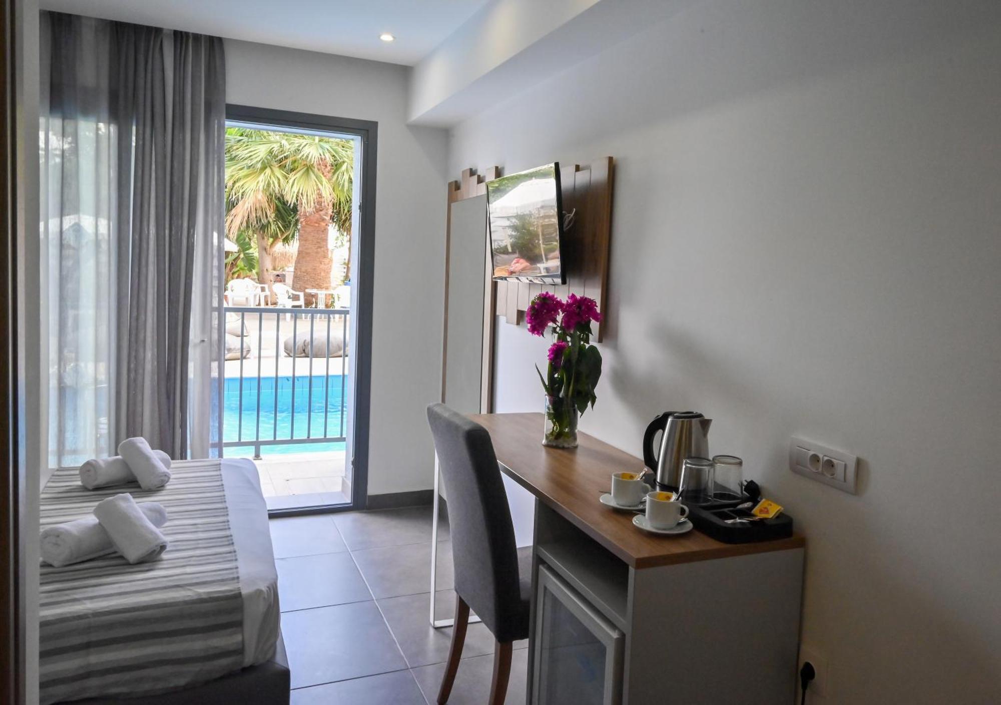 Pollis Hotel Hersonissos  Bagian luar foto